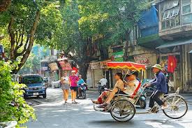 Hình:du khách thăm quan Hà Nội
